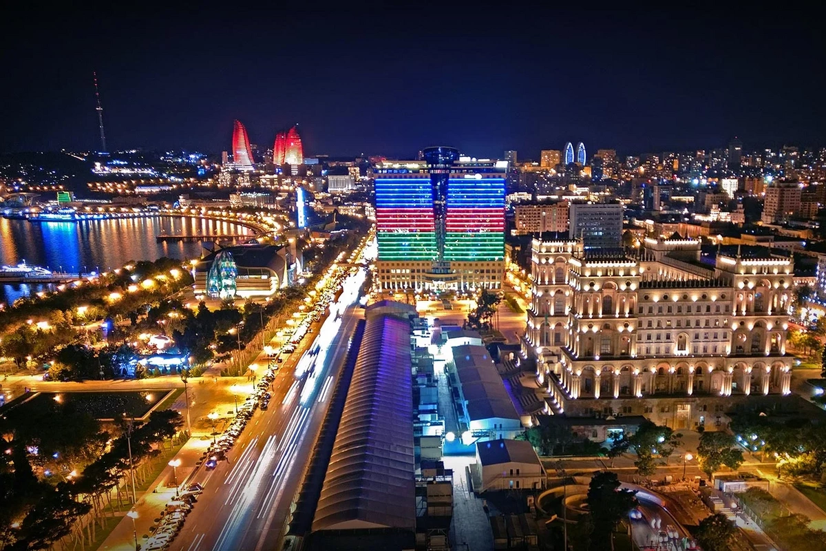 Bulvar boyunca avtobus dayanacaqları ilə bağlı YENİ TƏKLİF