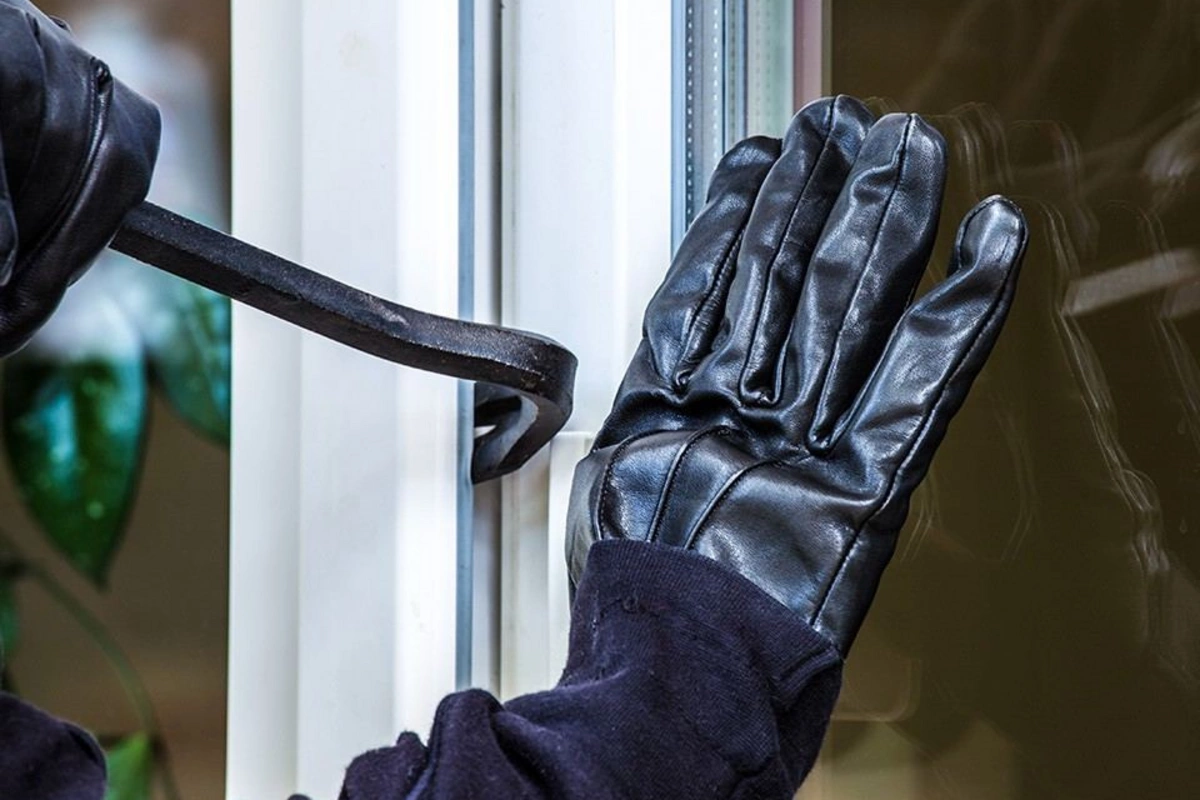 Paytaxtın iki rayonunda mağazadan oğurluq edənlər saxlanıldılar