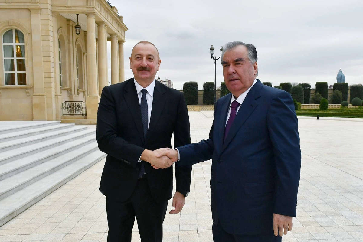 Tacikistan Prezidenti İlham Əliyevi Zayed İnsan Qardaşlığı Mükafatına görə təbrik edib