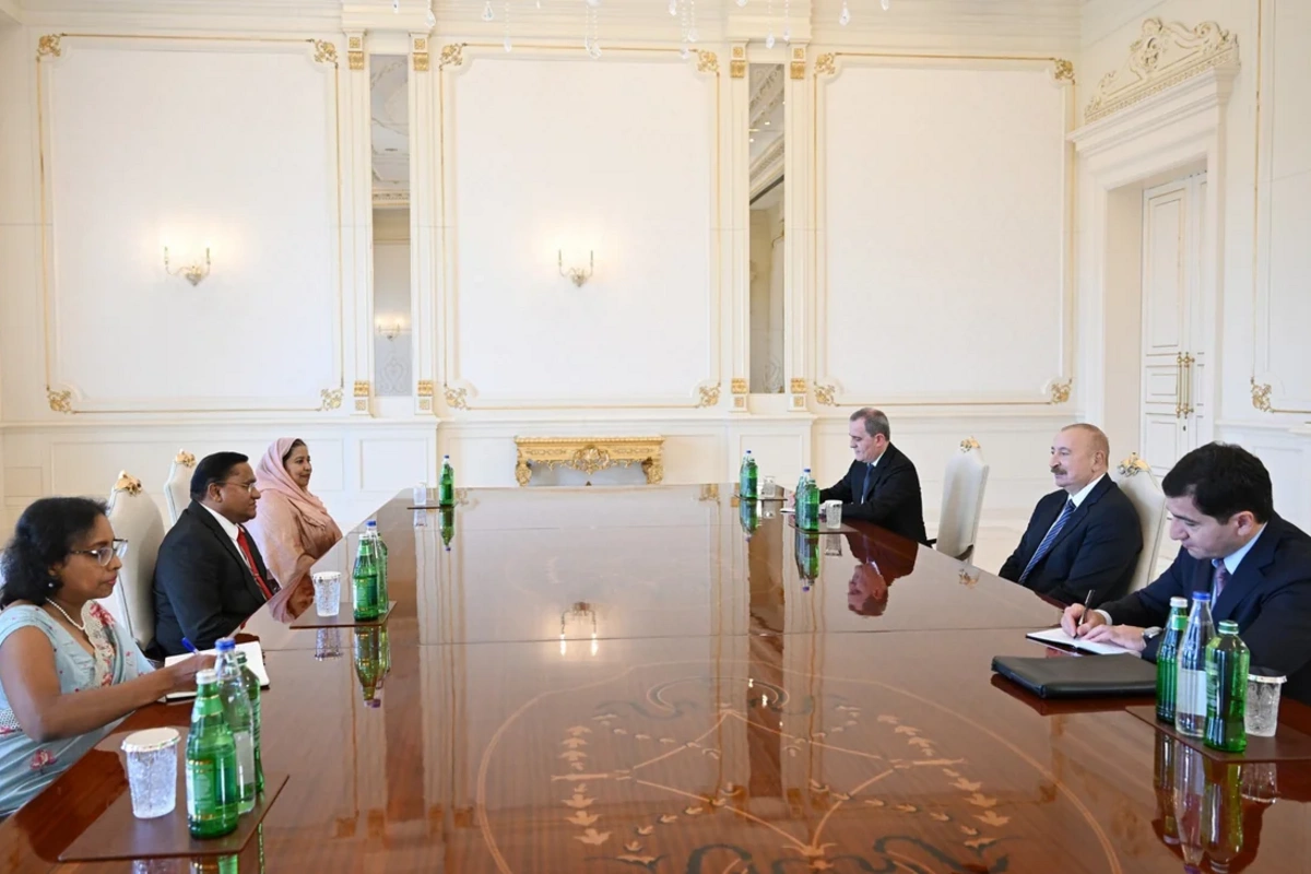 President of Azerbaijan received the Minister of Foreign Affairs, Foreign Employment and Tourism of Sri Lanka - Photo