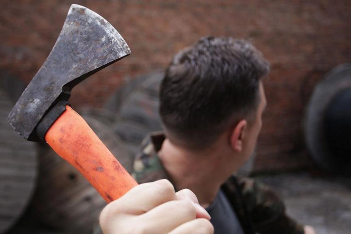 Şəmkirdə oğlu tərəfindən balta ilə öldürülən qadın müəllimə olub - TƏFƏRRÜAT