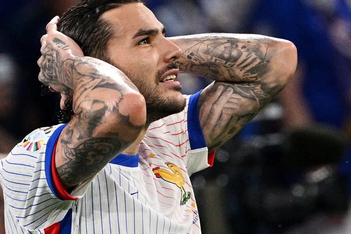 Fransız futbolçu eskort qızlar üçün furqon almaqda ittiham olundu