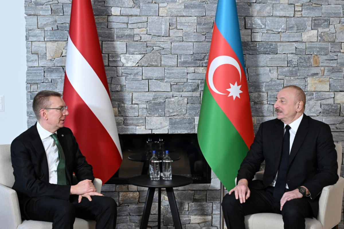Prezident İlham Əliyev Davosda Latviya Prezidenti ilə görüşüb