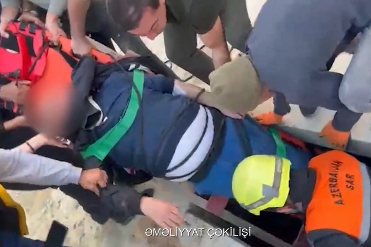 Bakıda su anbarına düşən kişi belə xilas edildi - GÖRÜNTÜ Bakıda su anbarına düşən kişi belə xilas edildi - GÖRÜNTÜ