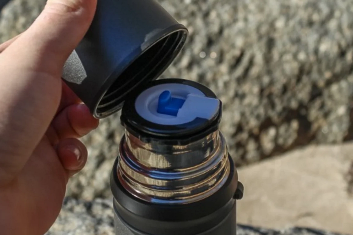 Sinif yoldaşını yandıran şagird spirti termosa töküb gətiribmiş - YENİ DETALLAR