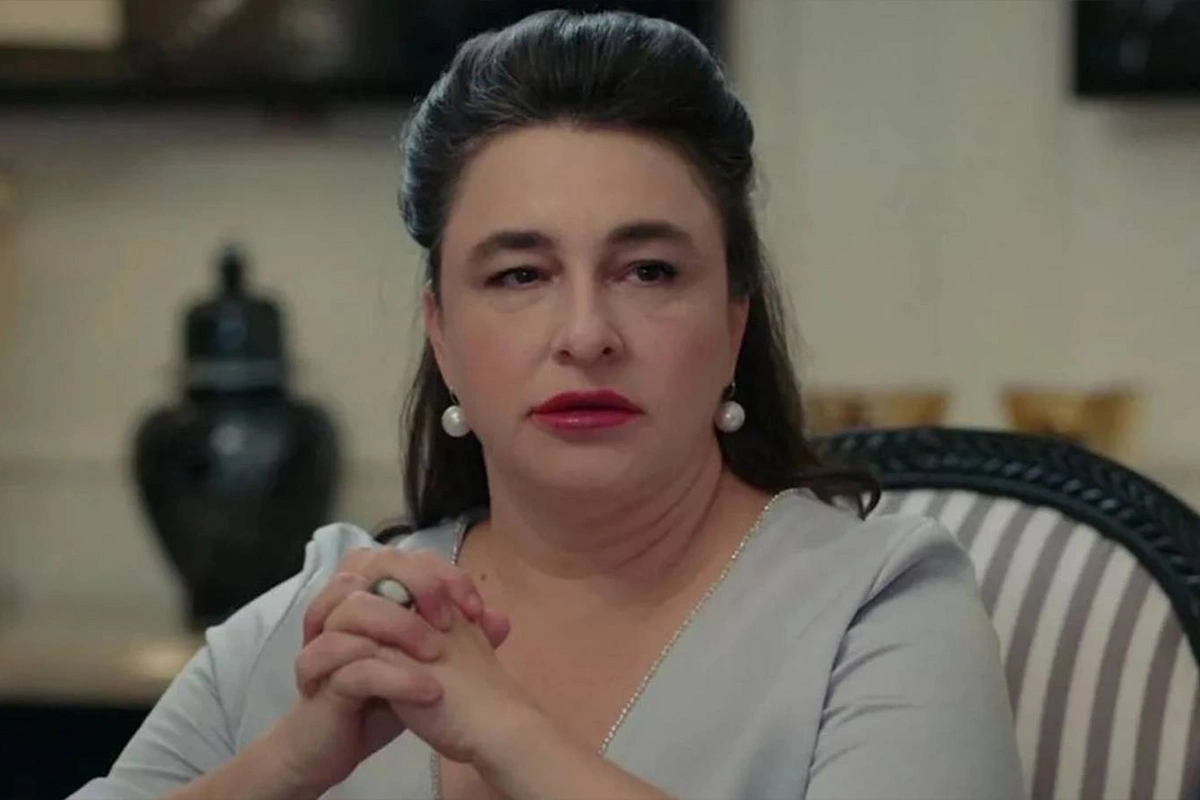 Esra Dermancıoğlu bu səbəbdən Türkiyəni tərk etdi Esra Dermancıoğlu bu səbəbdən Türkiyəni tərk etdi