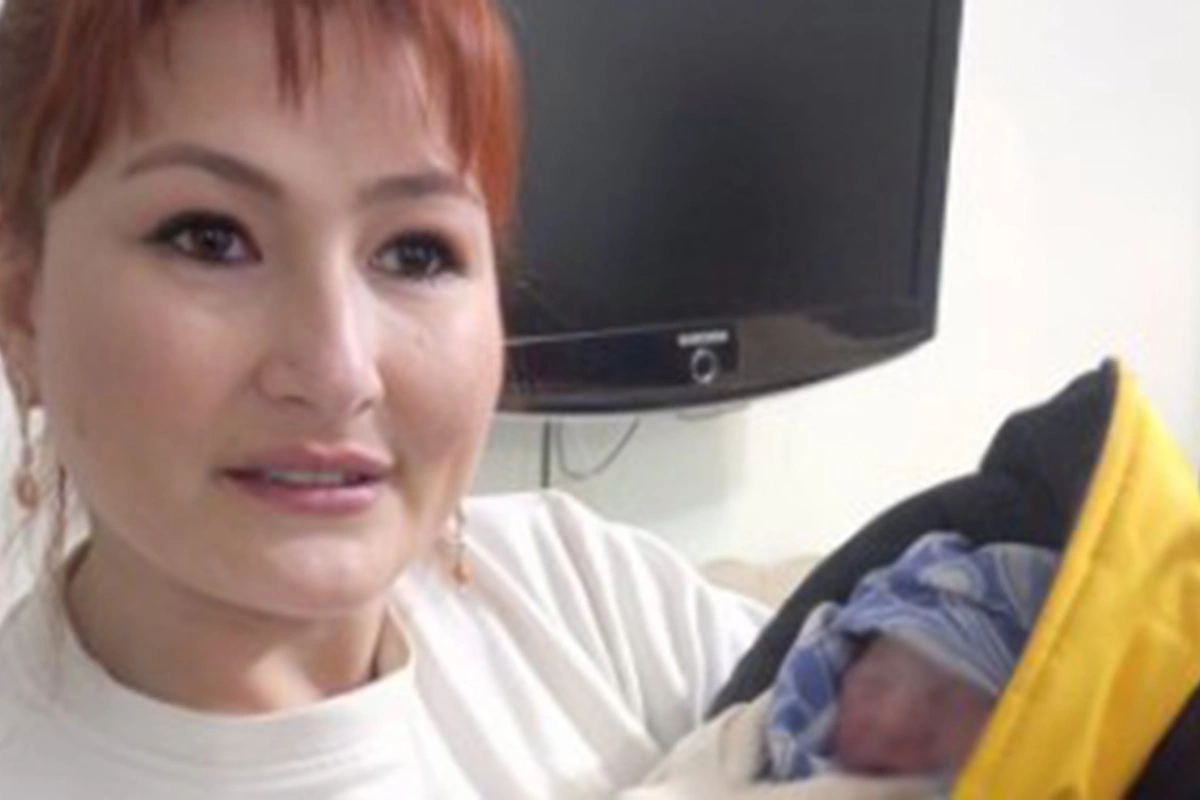 Bakıda bayram günü əkizlər doğuldu - Biri evdə, biri xəstəxanada