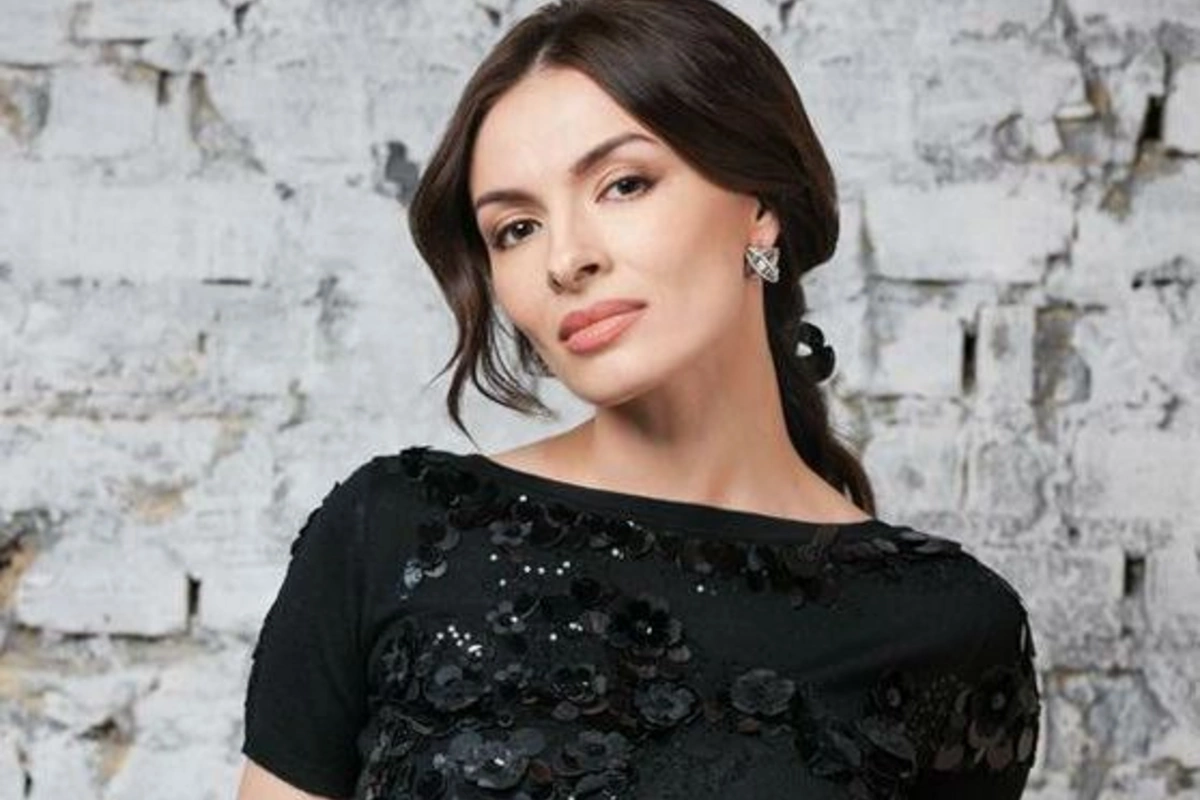 Evli iş adamı ilə eşq yaşayan və hazırda ektrasens olan MÜĞƏNNİNİN HEKAYƏSİ