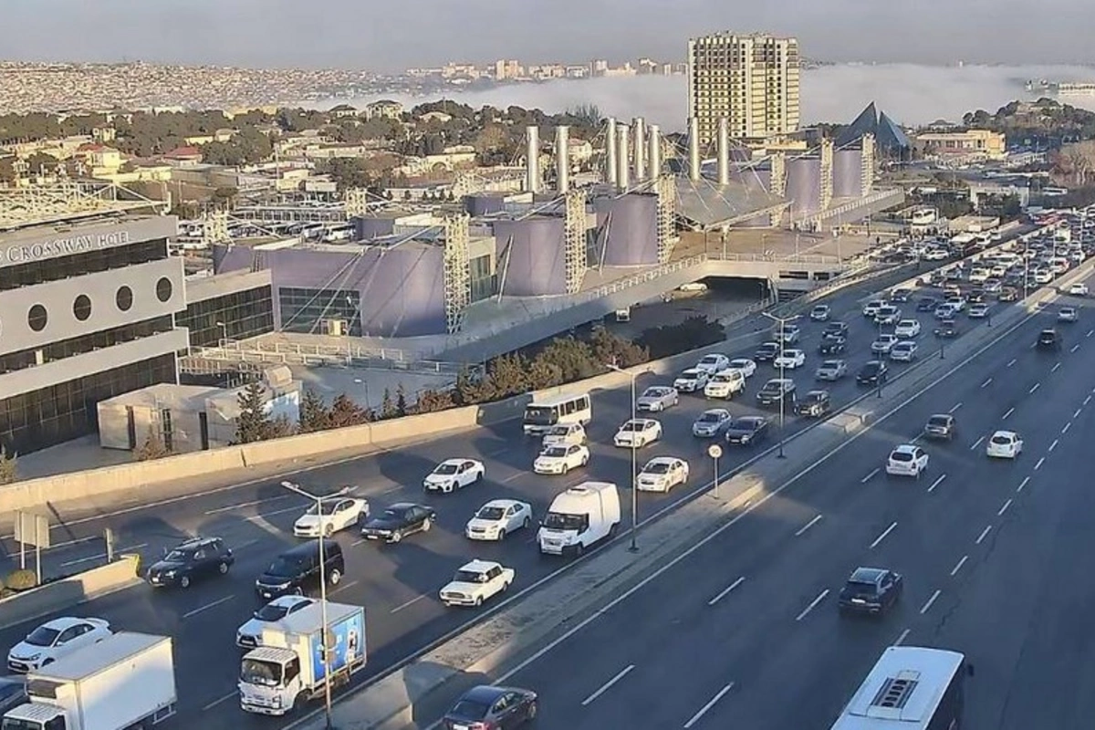 Bakının bir sıra yollarında tıxac yaranıb