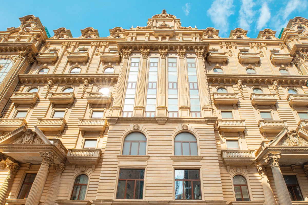 Kristalın Nəsimidə inşa etdiyi prestijli layihə – Royal Residence