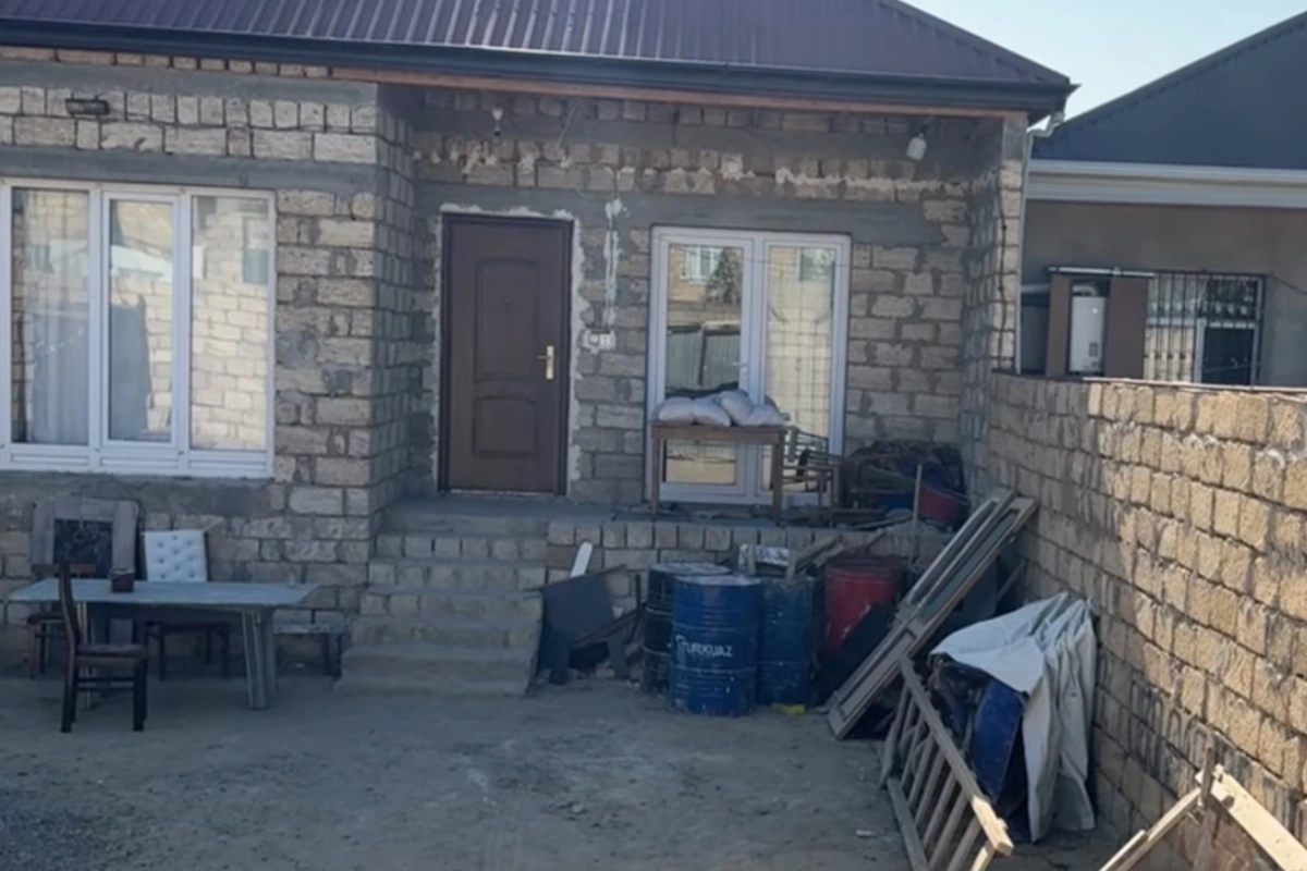Evində usta işləyən kişini qətlə yetirdi Evində usta işləyən kişini qətlə yetirdi