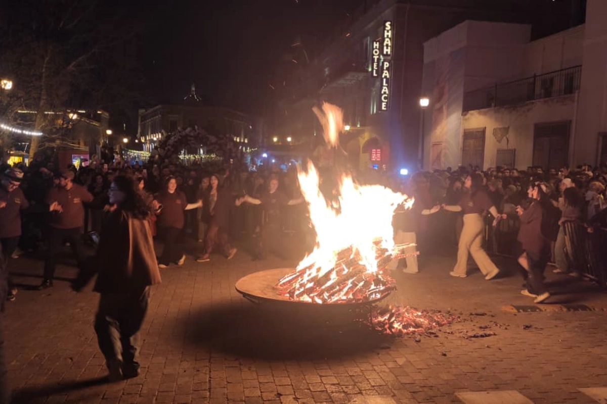 İçərişəhərdə təntənəli bayram tonqalı qalanıb