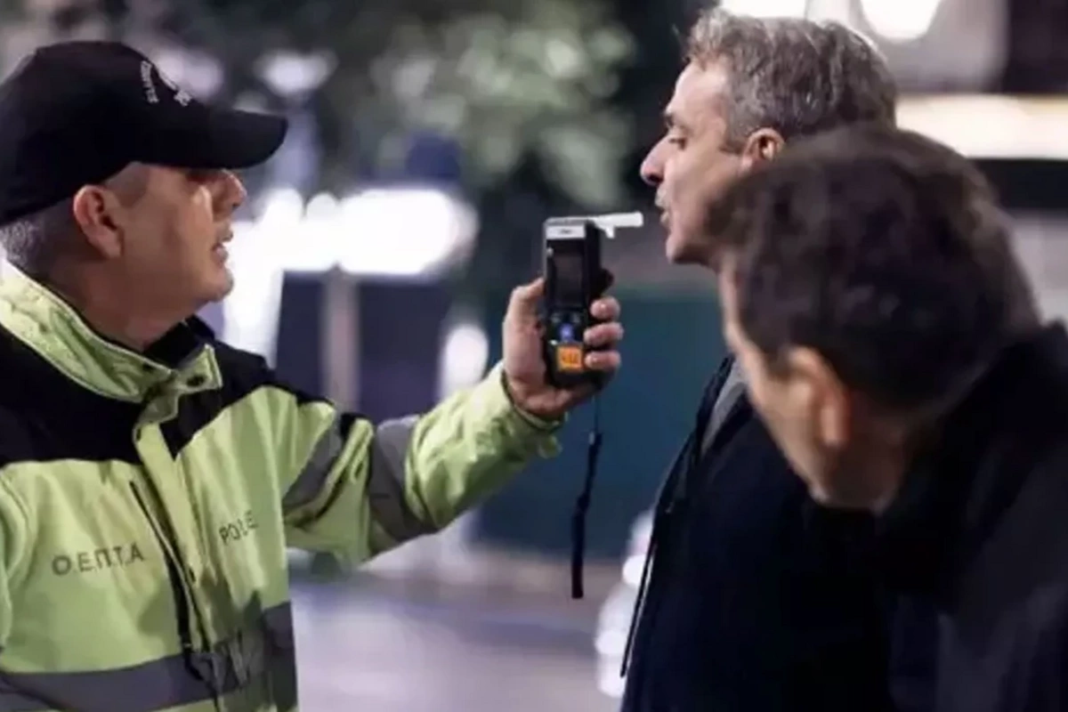 Yunanıstanın baş naziri yol polisi tərəfindən alkohol yoxlamasına cəlb edilib