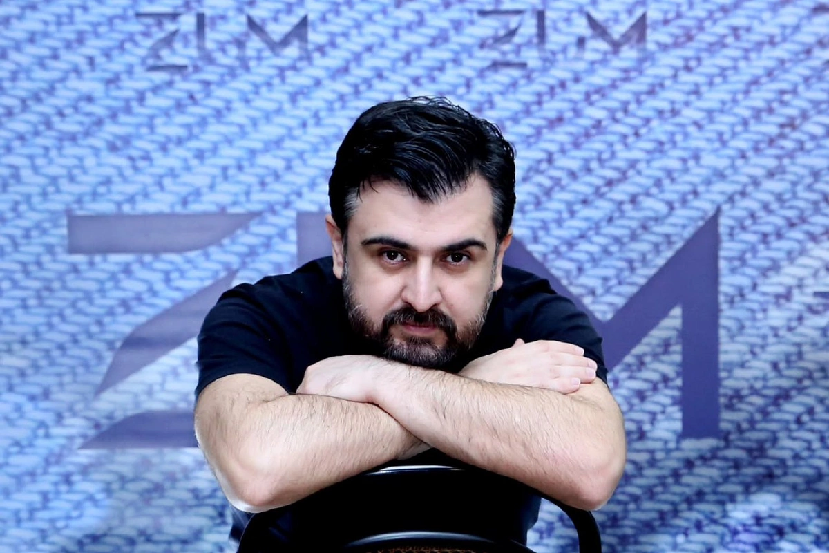 Aparıcının 27 il əvvəlki fotosu yayıldı Aparıcının 27 il əvvəlki fotosu yayıldı