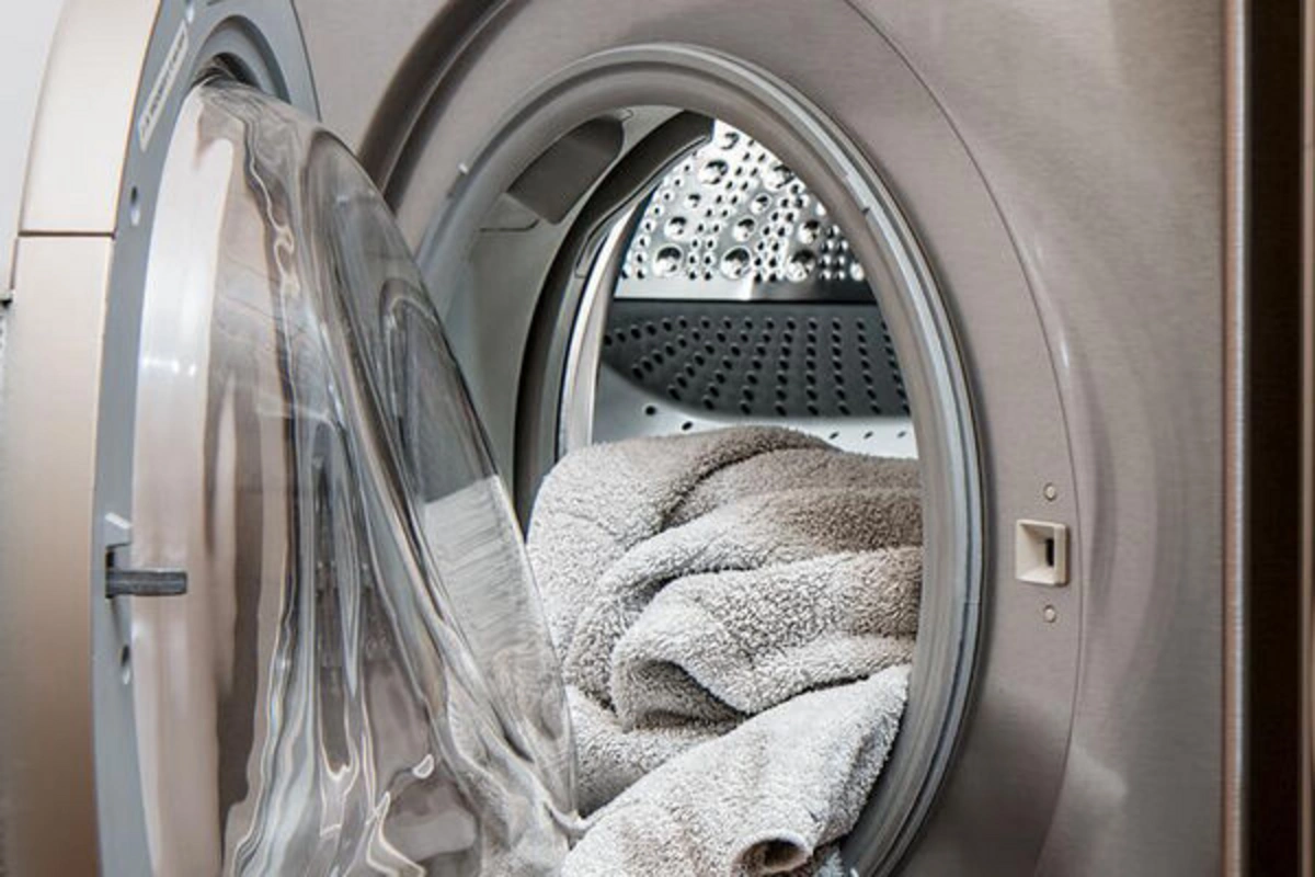 A three-year-old girl climbed into a washing machine and lost consciousness