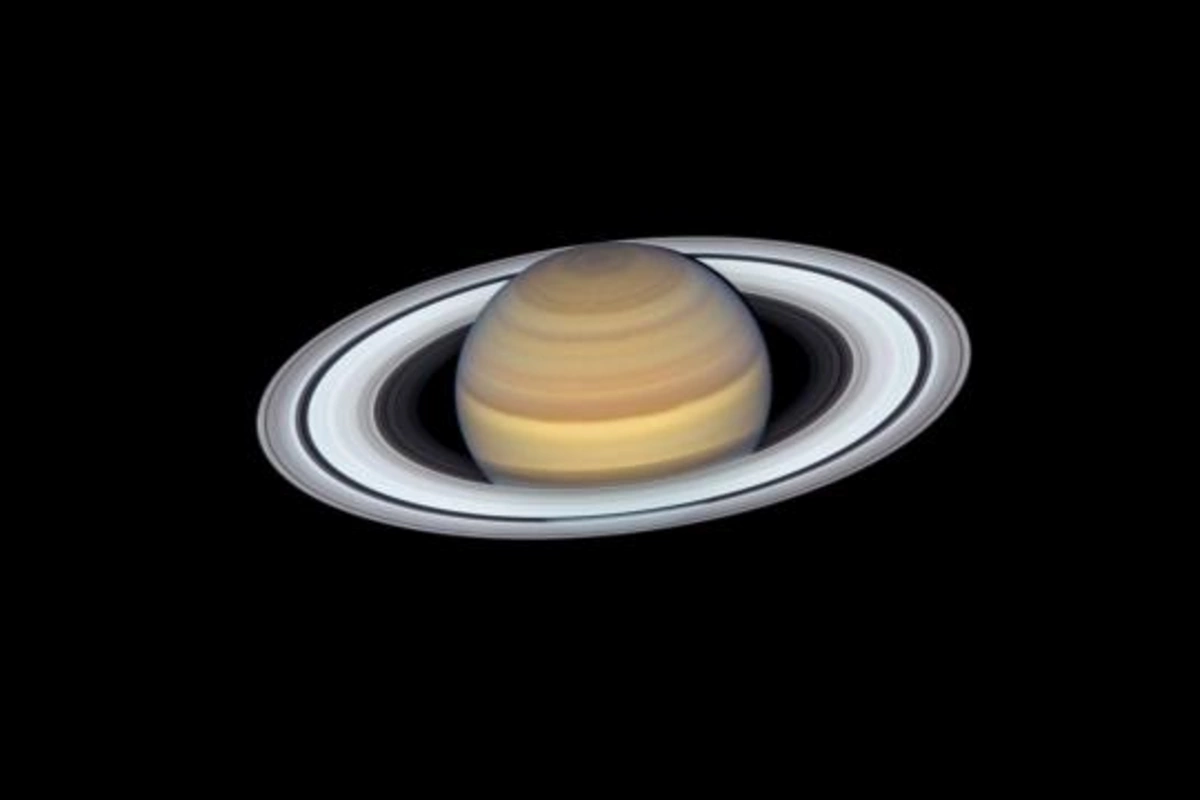 Saturnun cənub qütbündə nəhəng 10 tərəfli atmosfer dalğası aşkarlanıb