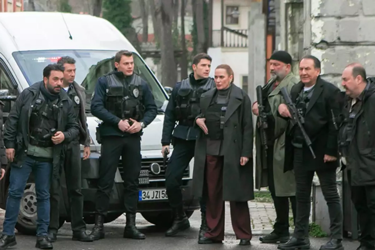 Bu aktyor da Arka Sokakları tərk etdi