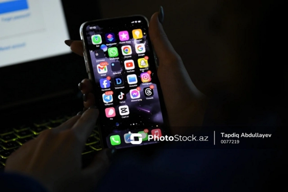 Bahalı telefon həvəsi: Ehtiyac, yoxsa trend?