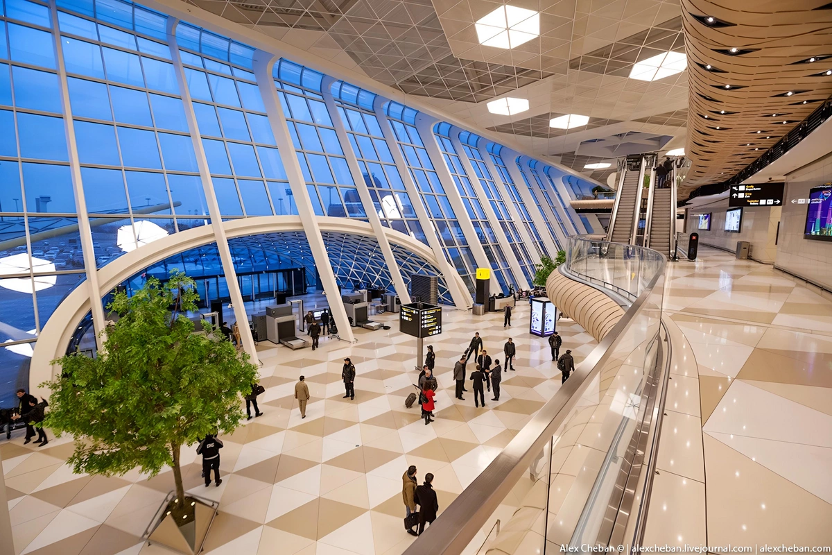 Bakı aeroportunda əcnəbi kişi saxlanıldı