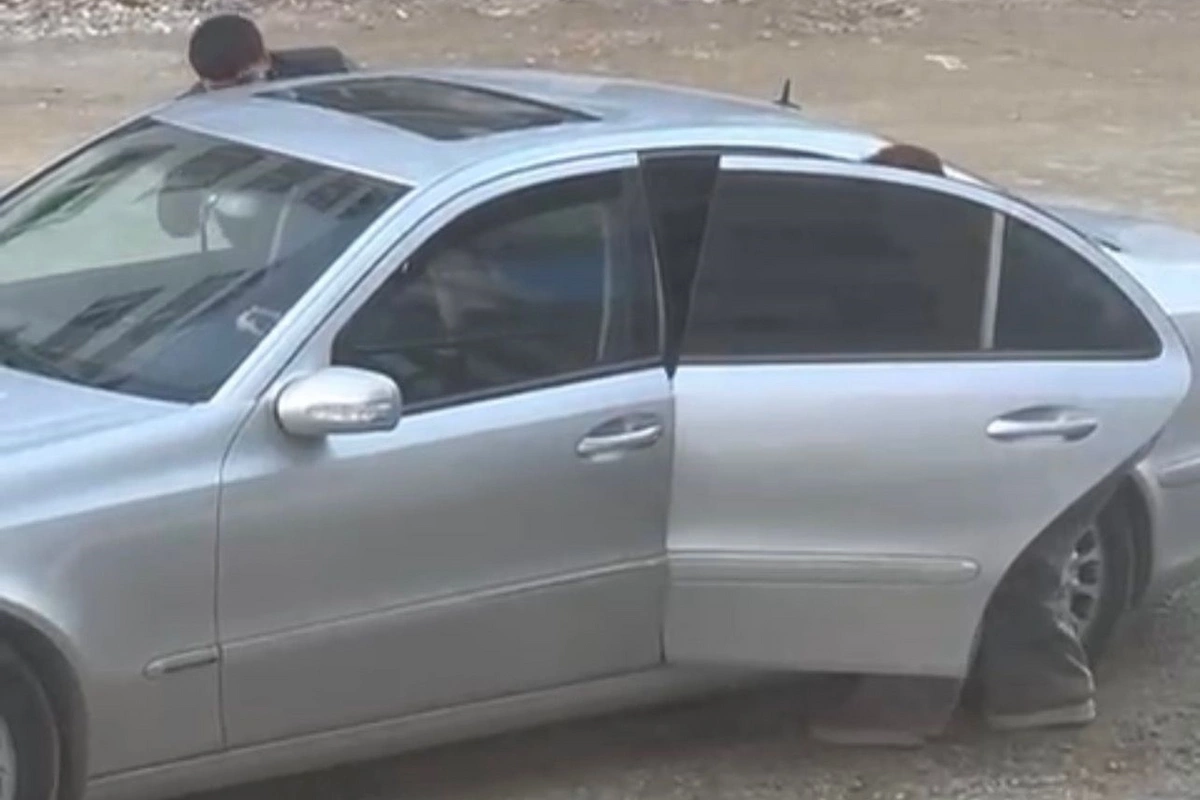 В Абшеронском районе молодую девушку похитили средь бела дня - ВИДЕО