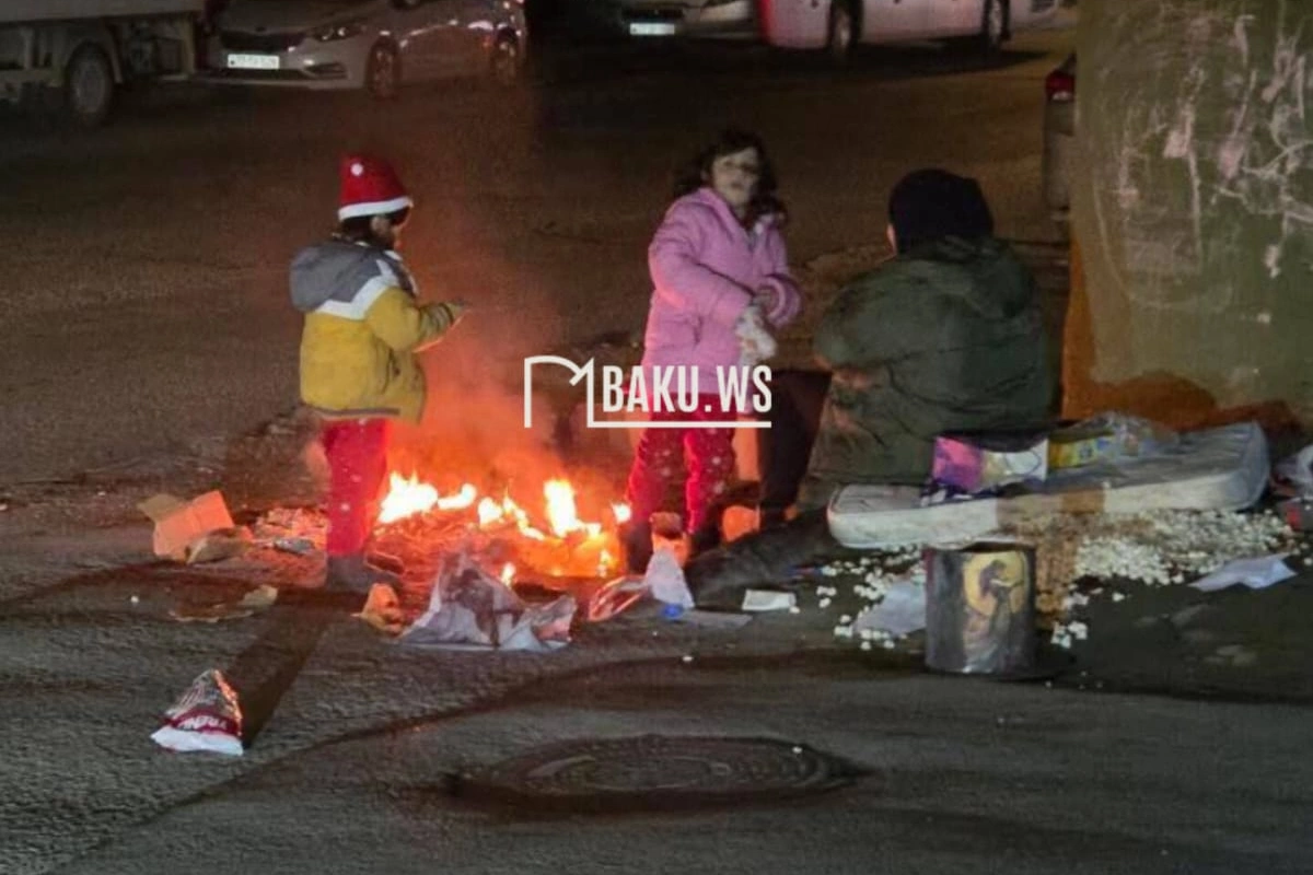 Bakıda qadın azyaşlı qızlarla küçədə gecələyir
