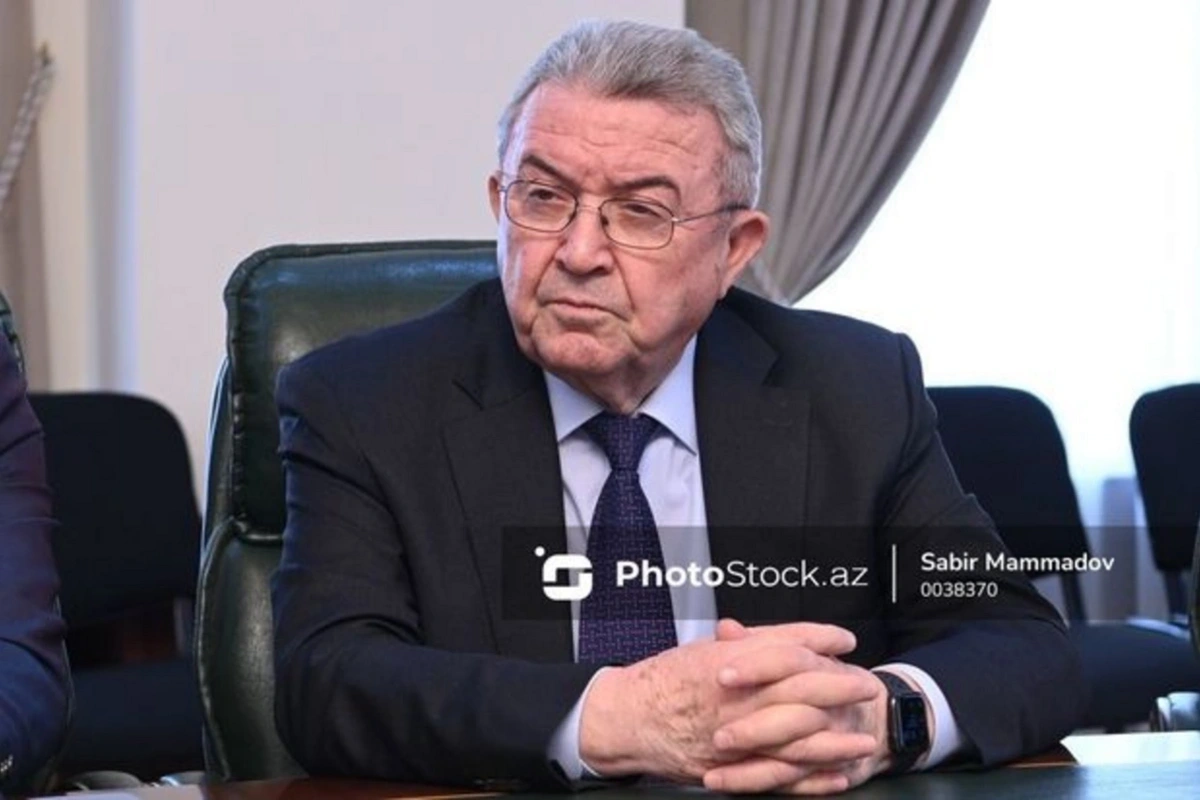Ильхам Алиев наградил Мисира Марданова
