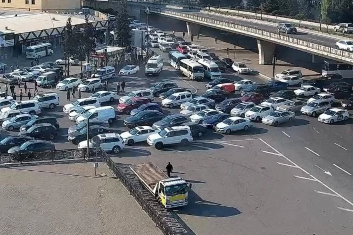 Bakının bir çox yollarında tıxac var - SİYAHI