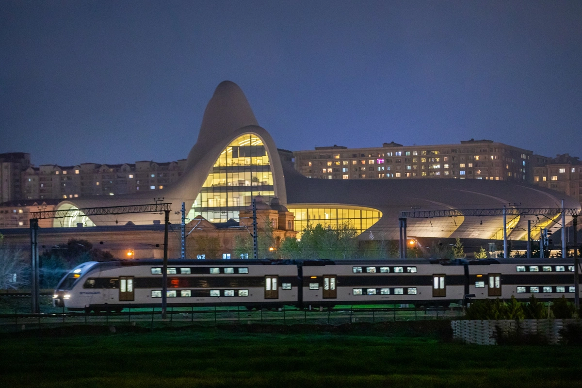 Dəmiryol xəttinə yaxın fərdi evlər söküləcək? - RƏSMİ CAVAB