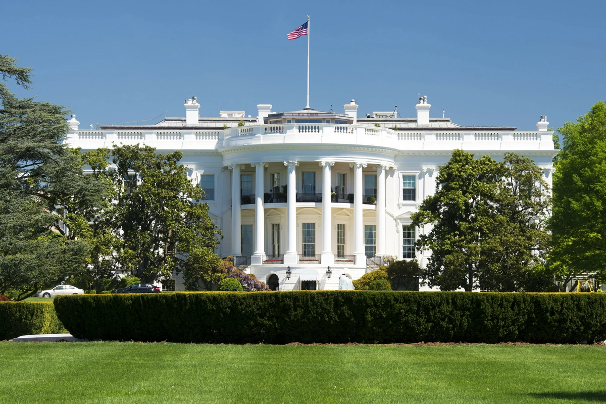 Белый дом: Трамп в течение 2 недель примет решение, бить по Ирану или нет Белый дом: Трамп в течение 2 недель примет решение, бить по Ирану или нет