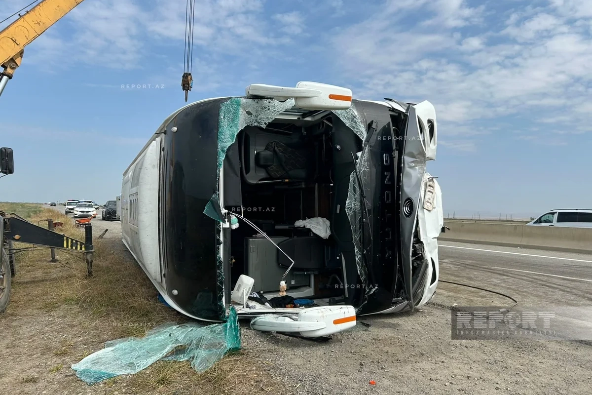 В Азербайджане опрокинулся автобус, пострадали более 20 пассажиров