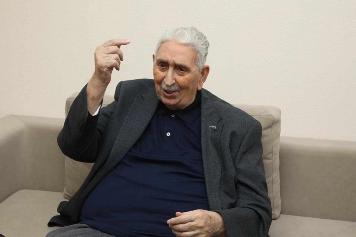 Həmkarlar ittifaqının nümayəndələri Xalq artisti Arif Babayevi ziyarət edib