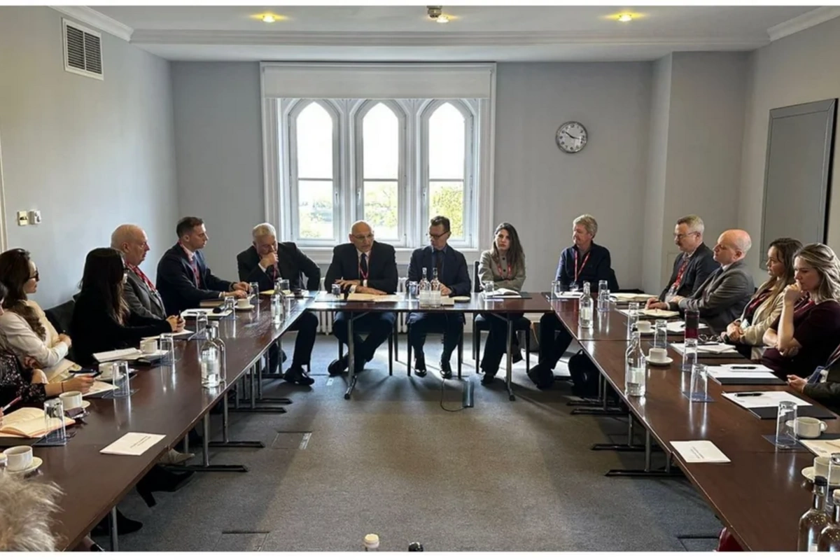 Elçin Əmirbəyov Britaniyada Azərbaycanın Orta Dəhliz çərçivəsində geosiyasi və geoiqtisadi strateji rolunu müzakirə edib