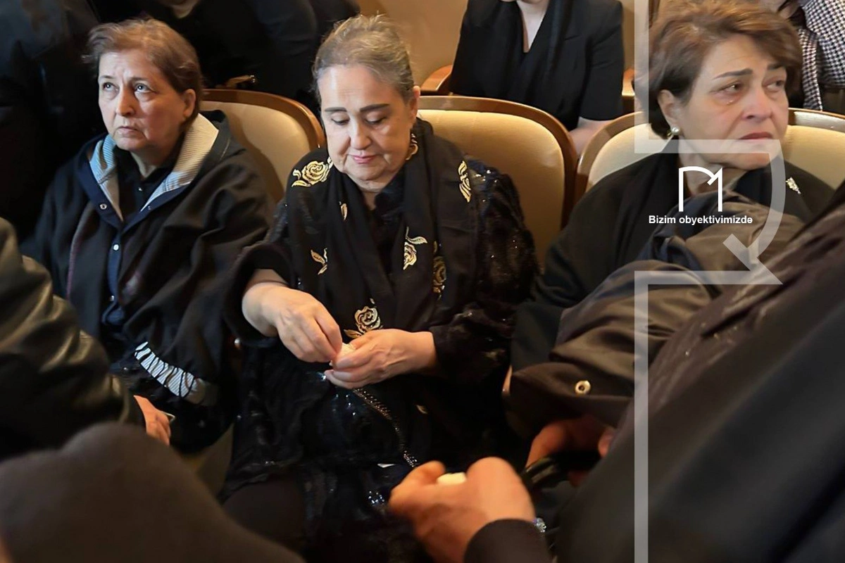 Həyat yoldaşı Rasim Balayevin vida mərasimində iştirak edir