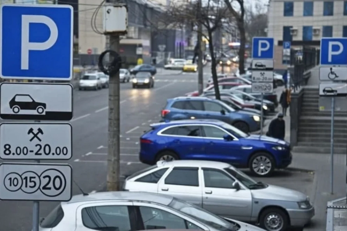К сведению водителей: в Баку будет приостановлена работа некоторых парковочных зон