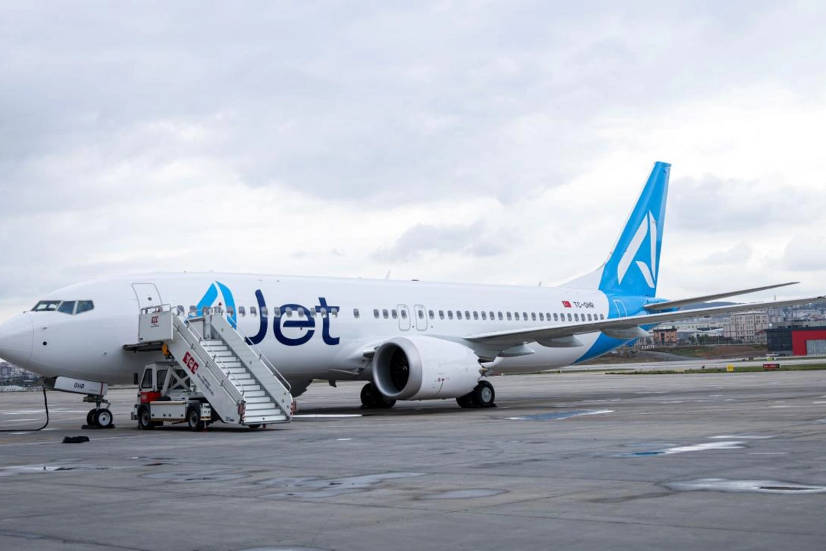 Təyyarədə canlı bomba zarafatı edən şəxsə həbs cəzası verildi