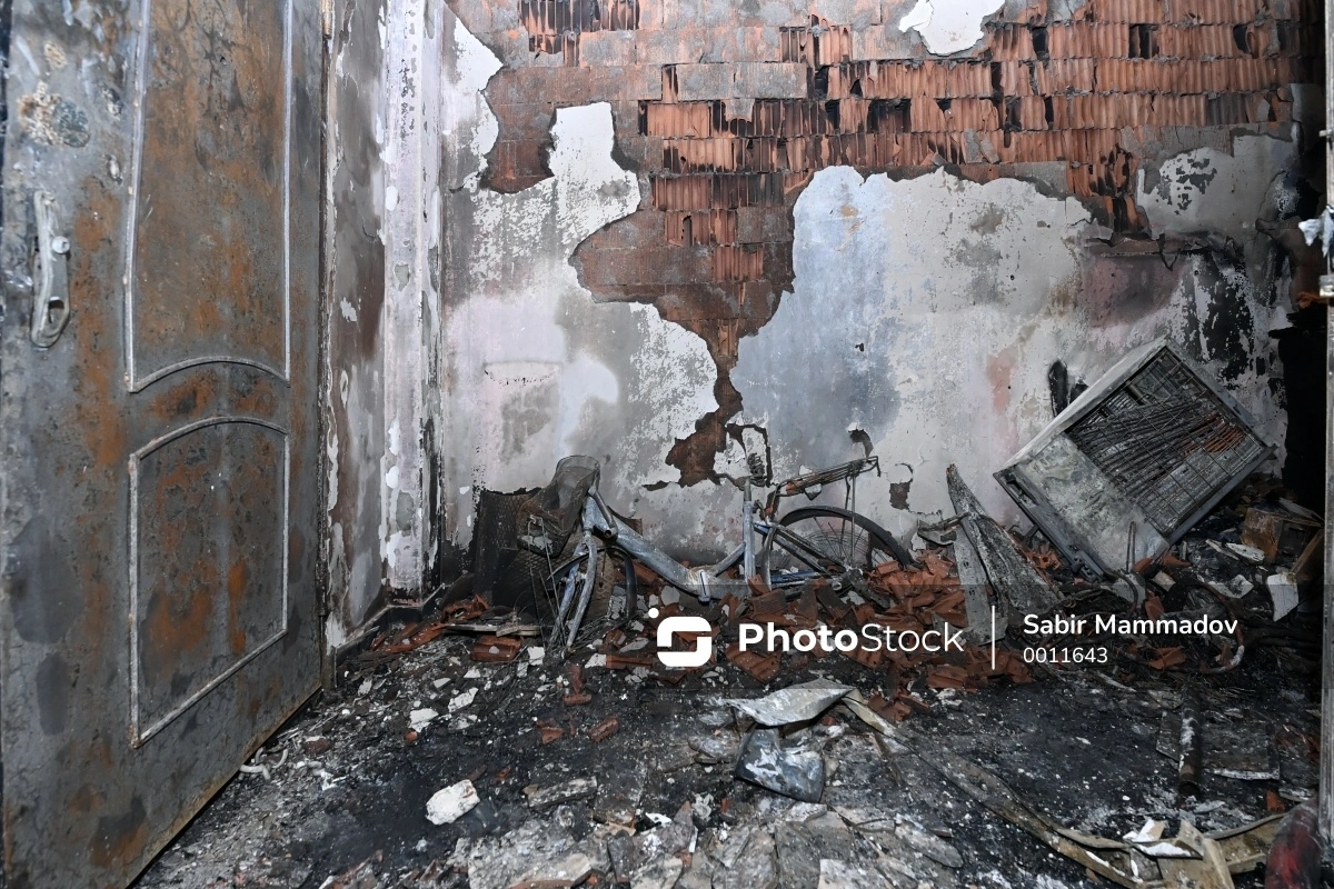 В Азербайджане мужчина заживо сгорел в своем доме