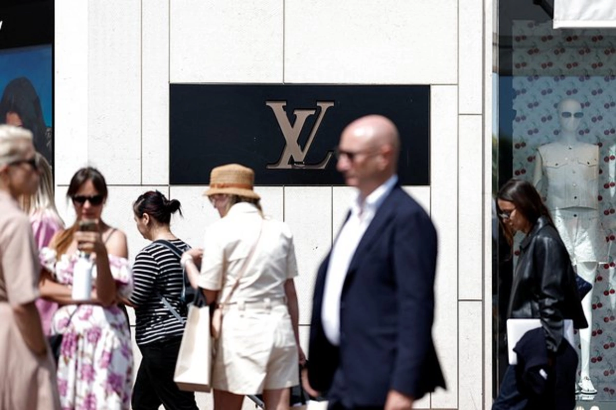 В Париже третий раз за год ограбили Louis Vuitton В Париже третий раз за год ограбили Louis Vuitton