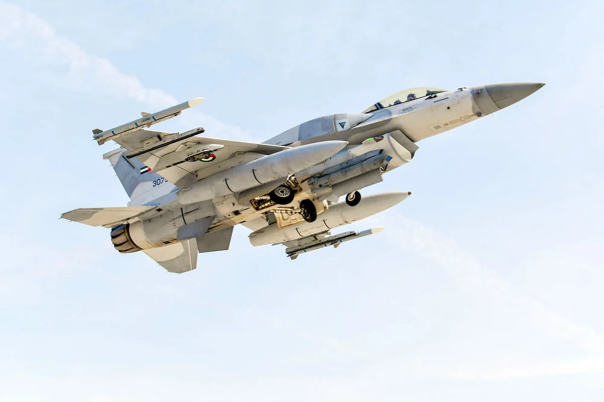 Azərbaycan və BƏƏ pilotlarından havada döyüş manevrləri