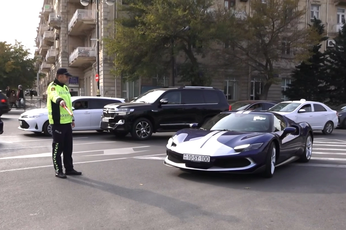 50 manat cərimələnən 850 min manatlıq Ferrari sürücüsü Mirhafiz Seyidovun oğlu imiş