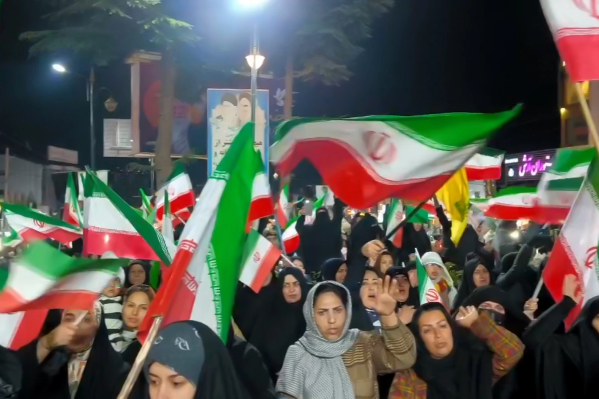 İranda atəşkəs razılaşmasından sonra küçələrdə izdiham yaranıb