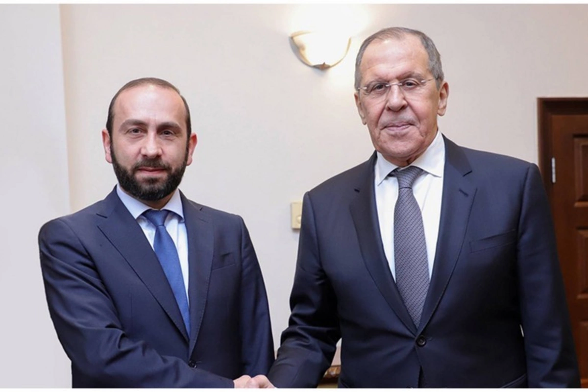Lavrovla Mirzoyan Ermənistan, Azərbaycan və ABŞ liderlərinin görüşünün detallarını müzakirə edib