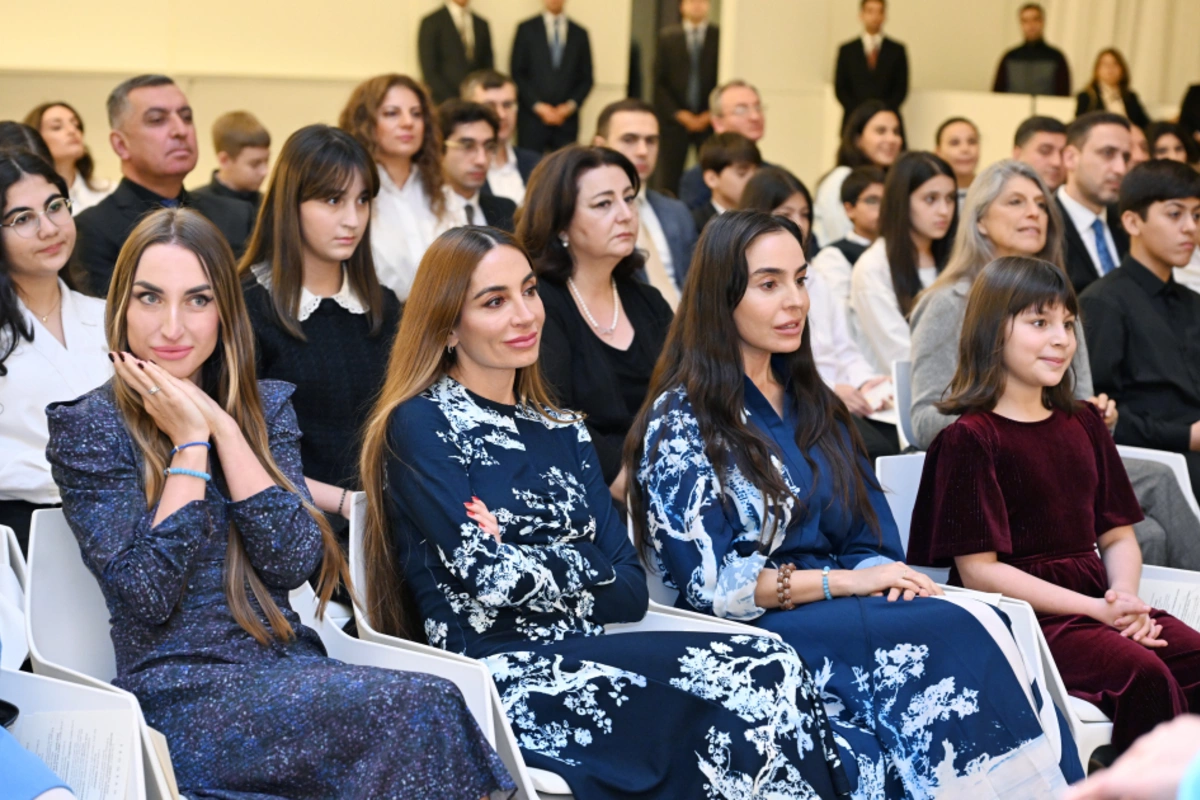 Heydər Əliyev Fondunun dəstəyi ilə alınan musiqi alətlərinin təqdimatı olub Heydər Əliyev Fondunun dəstəyi ilə alınan musiqi alətlərinin təqdimatı olub