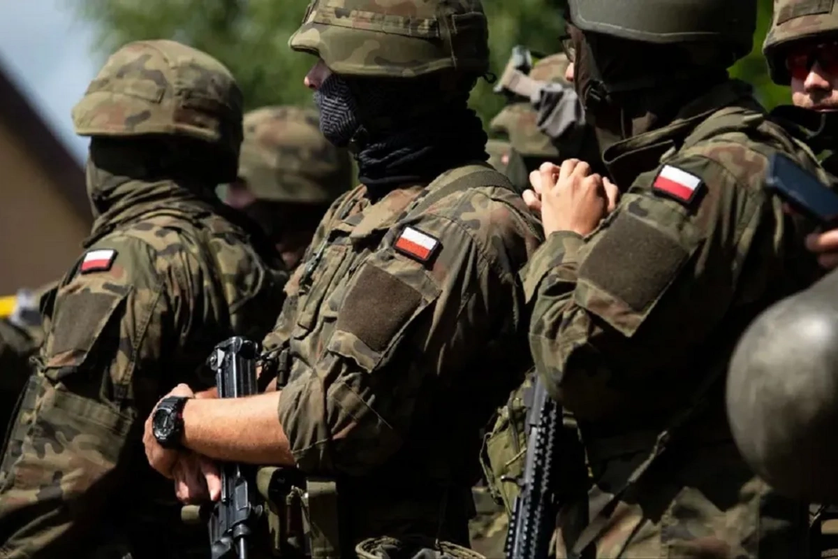 Польша направит 40 тысяч военнослужащих к границам с Россией и Беларусью