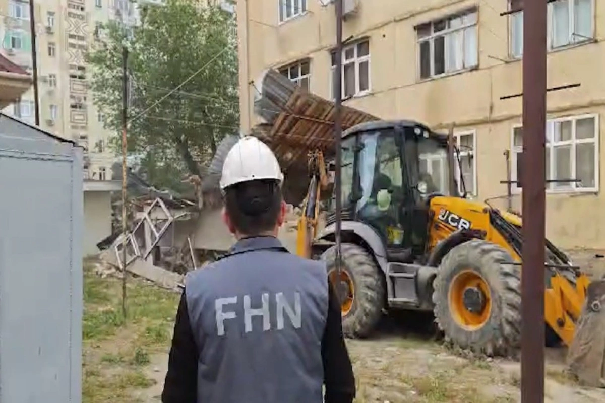 Sumqayıtda qanunsuz tikili sökülüb
