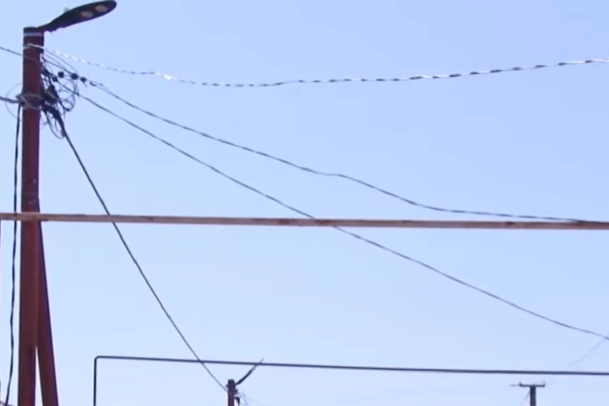 Sumqayıtda əyilmiş elektrik dirəkləri problemi ilə bağlı rəsmi AÇIQLAMA