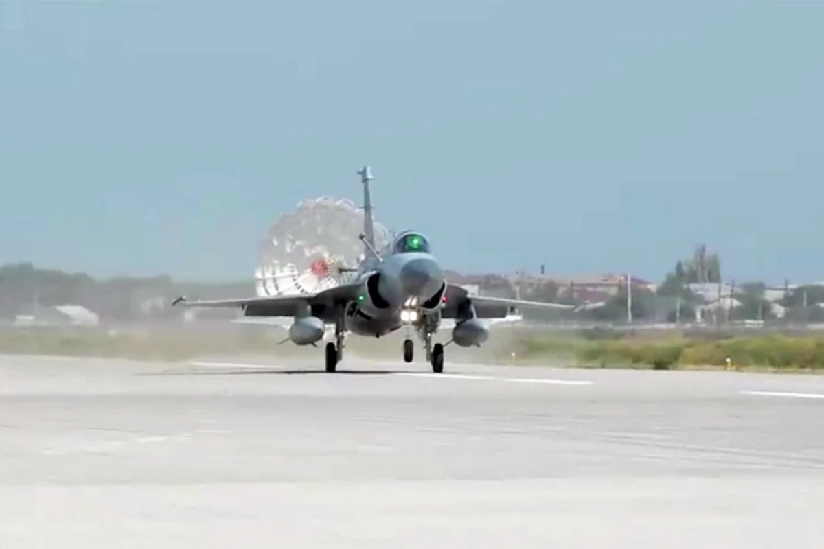 Azərbaycan və BƏƏ hərbi pilotları birgə təlimdə döyüş tapşırıqlarını dəqiqliklə yerinə yetiriblər