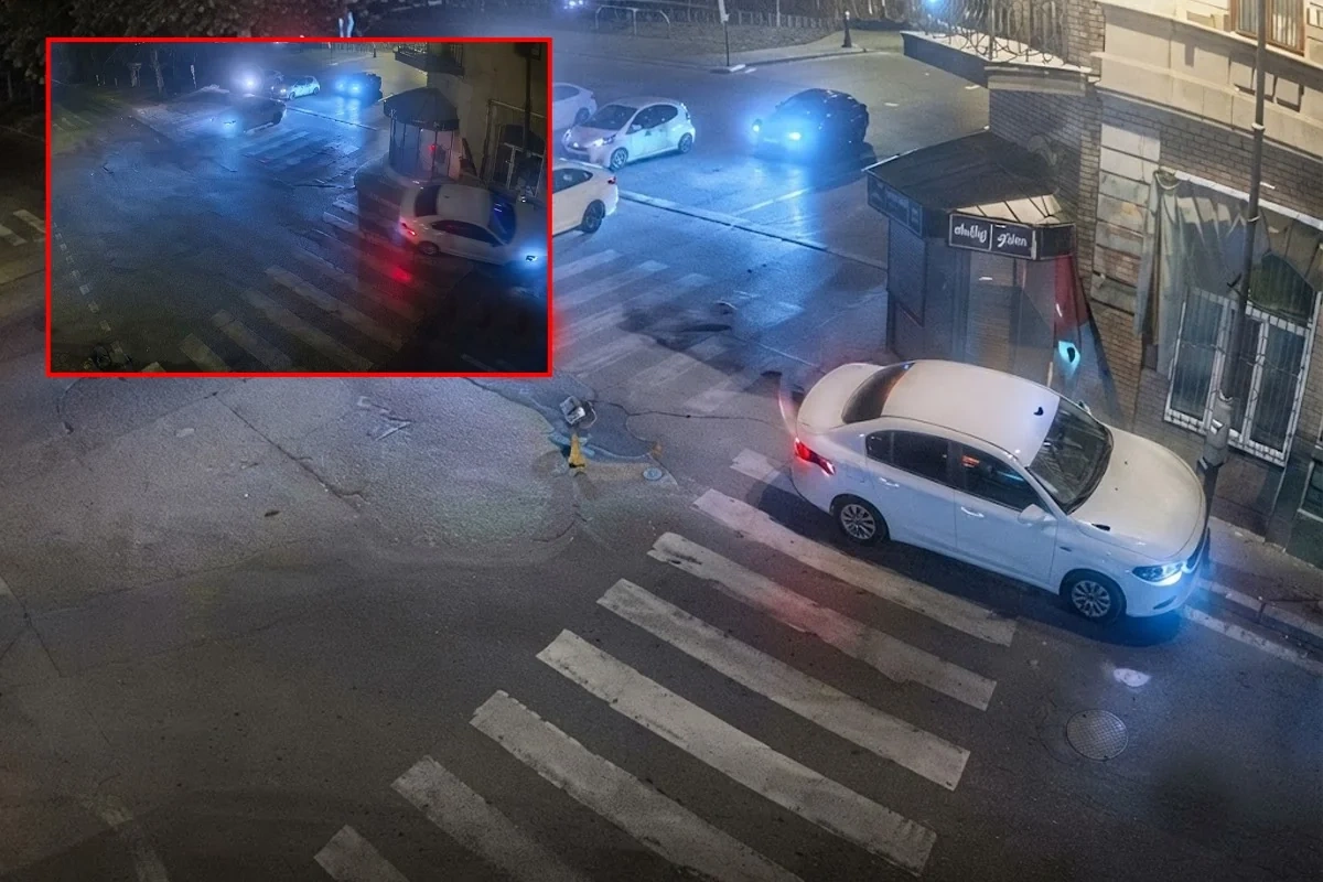 Sürücü sürət həddini aşıb qəza törətdi, işıqfora çırpıldı - ANBAAN VİDEO