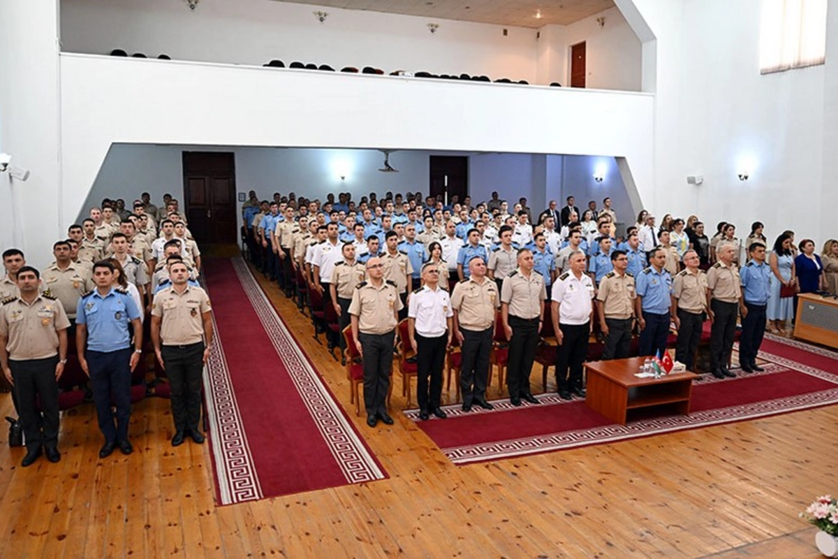 Azərbaycan Ordusunda müxtəlif xarici dillər üzrə təşkil olunmuş kursların buraxılış mərasimi keçirilib Azərbaycan Ordusunda müxtəlif xarici dillər üzrə təşkil olunmuş kursların buraxılış mərasimi keçirilib