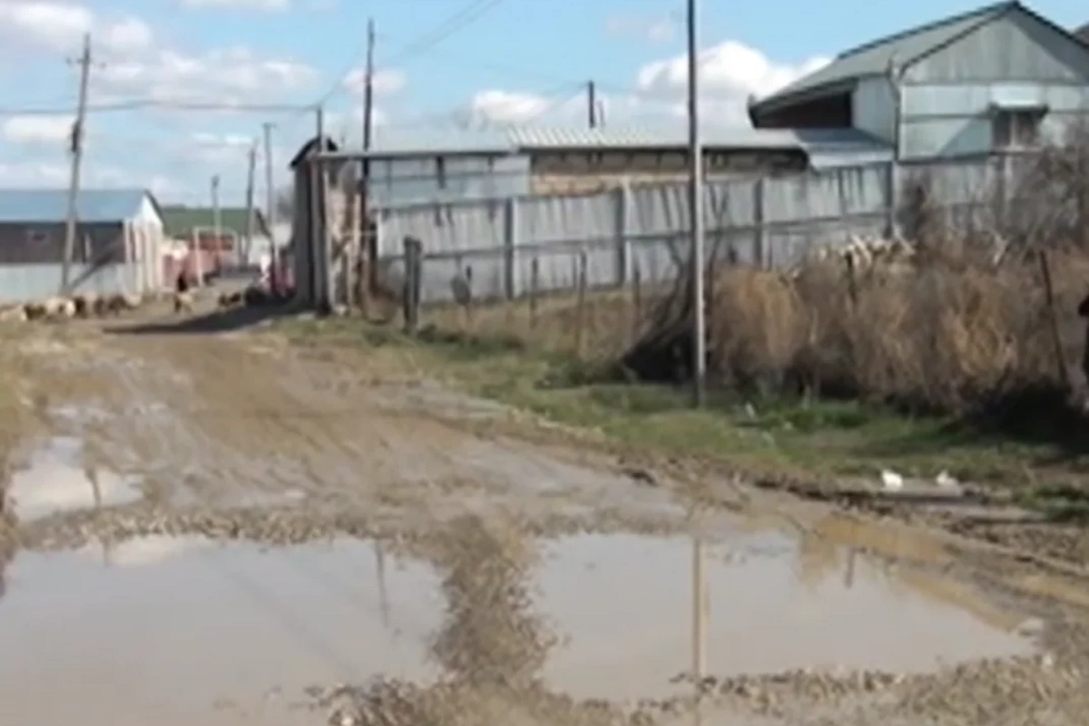 Goranboyun Qarasüleymanlı kəndinin QARAGÜNLÜ YOLU: Uşaqlar məktəbə gedə bilmirlər