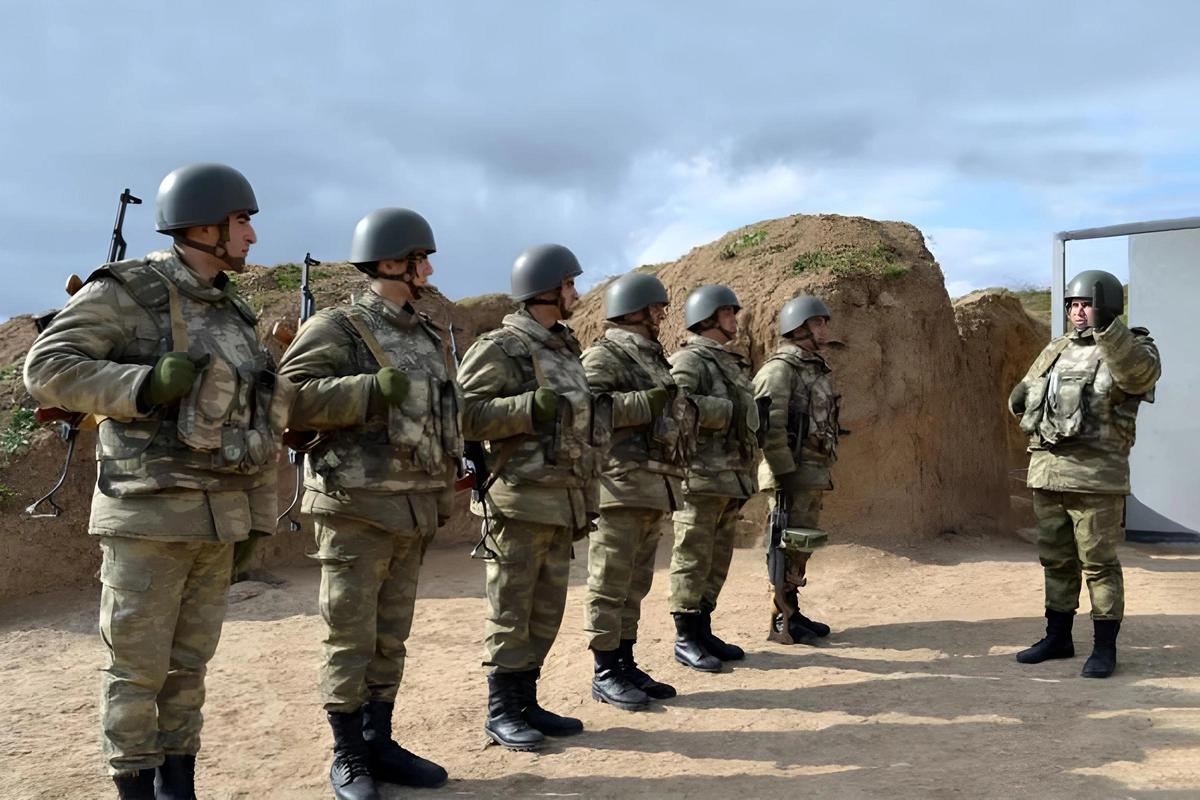 В Азербайджане стартовала выдача зарплат военнослужащим на банковские карты